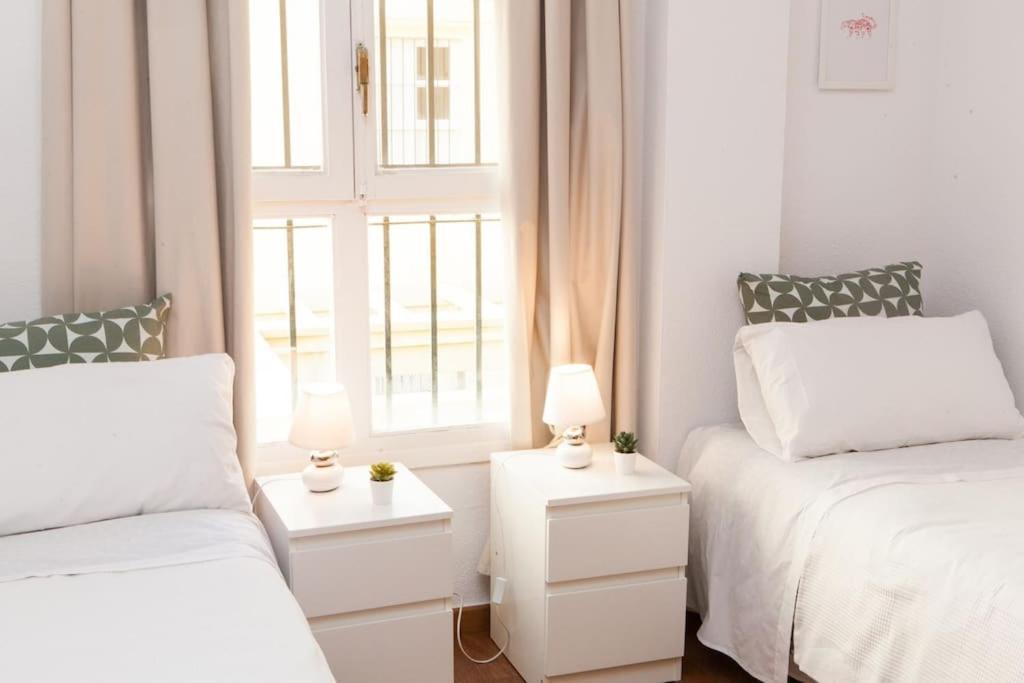 Zona 1 Santa Cruz Parking Privado Apartman Sevilla Kültér fotó
