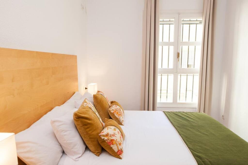 Zona 1 Santa Cruz Parking Privado Apartman Sevilla Kültér fotó
