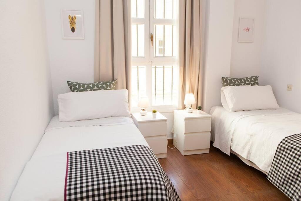 Zona 1 Santa Cruz Parking Privado Apartman Sevilla Kültér fotó