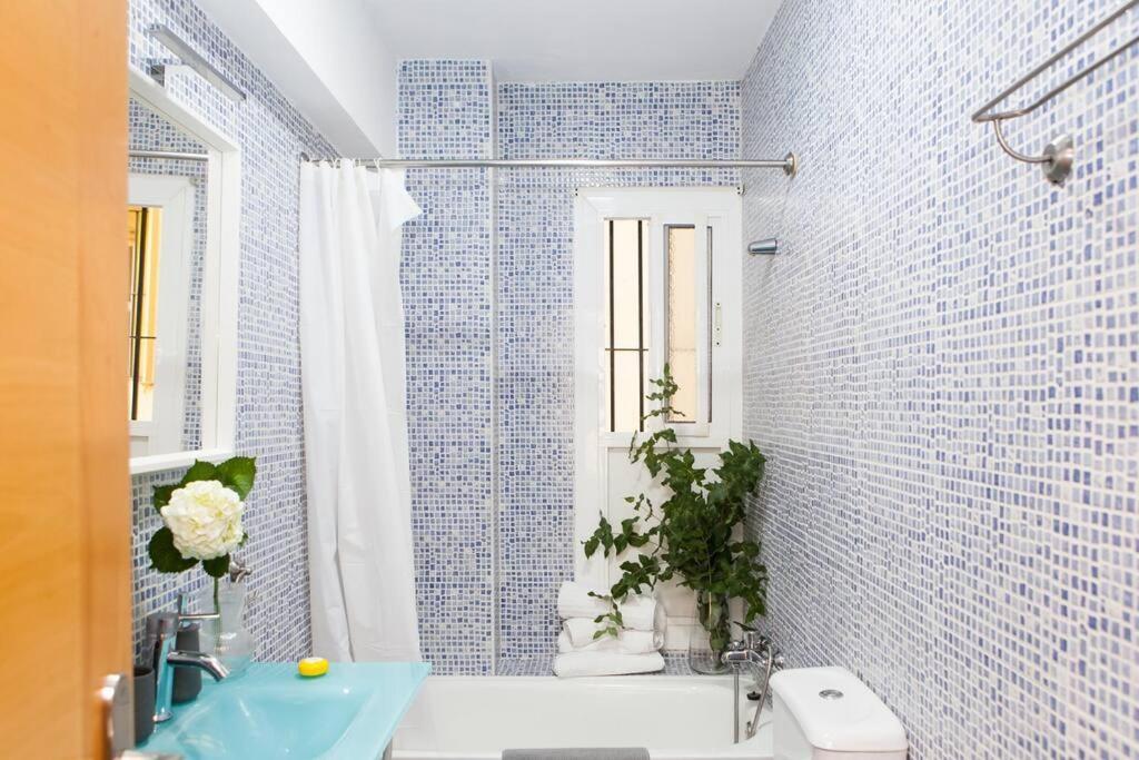Zona 1 Santa Cruz Parking Privado Apartman Sevilla Kültér fotó